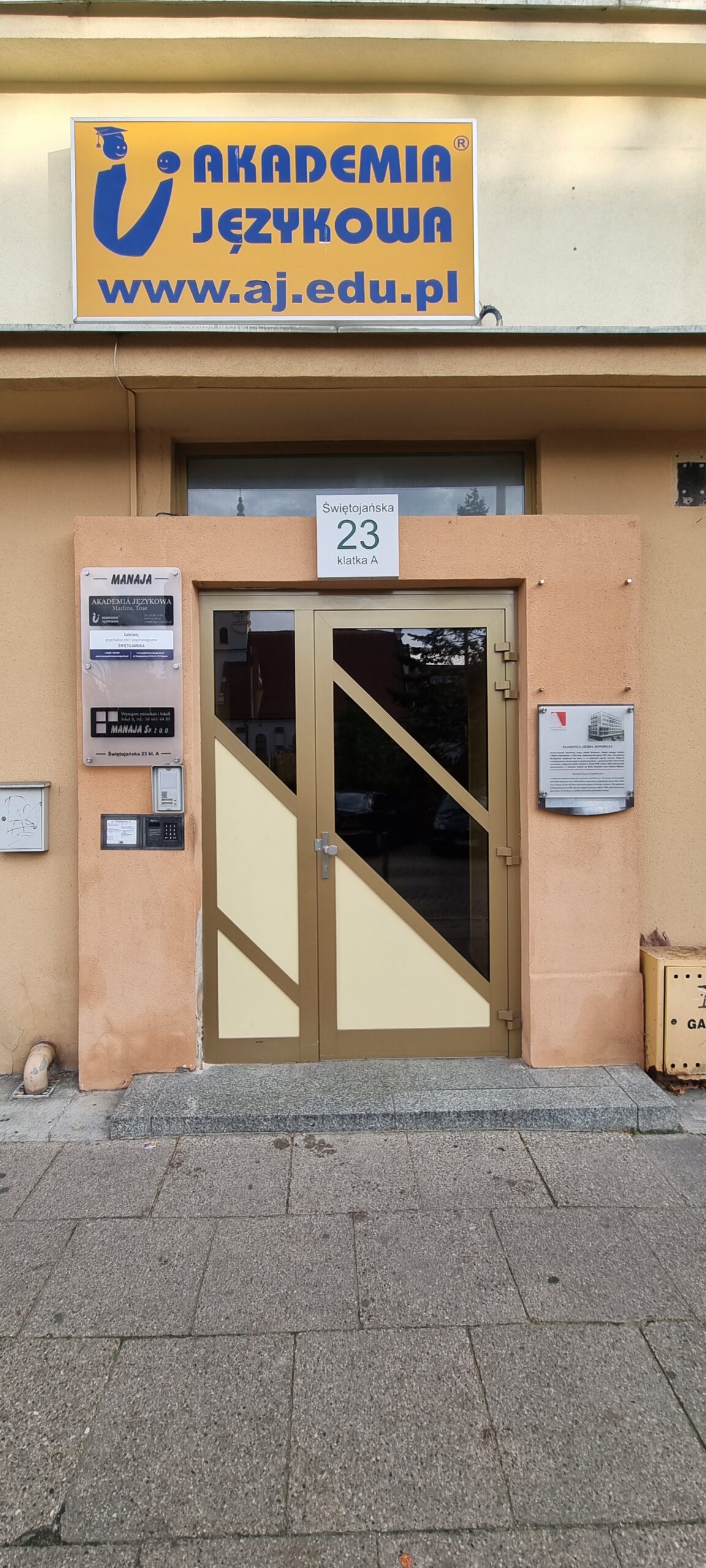 Zdjęcie wejścia do klatki A, Świętojańska 23.